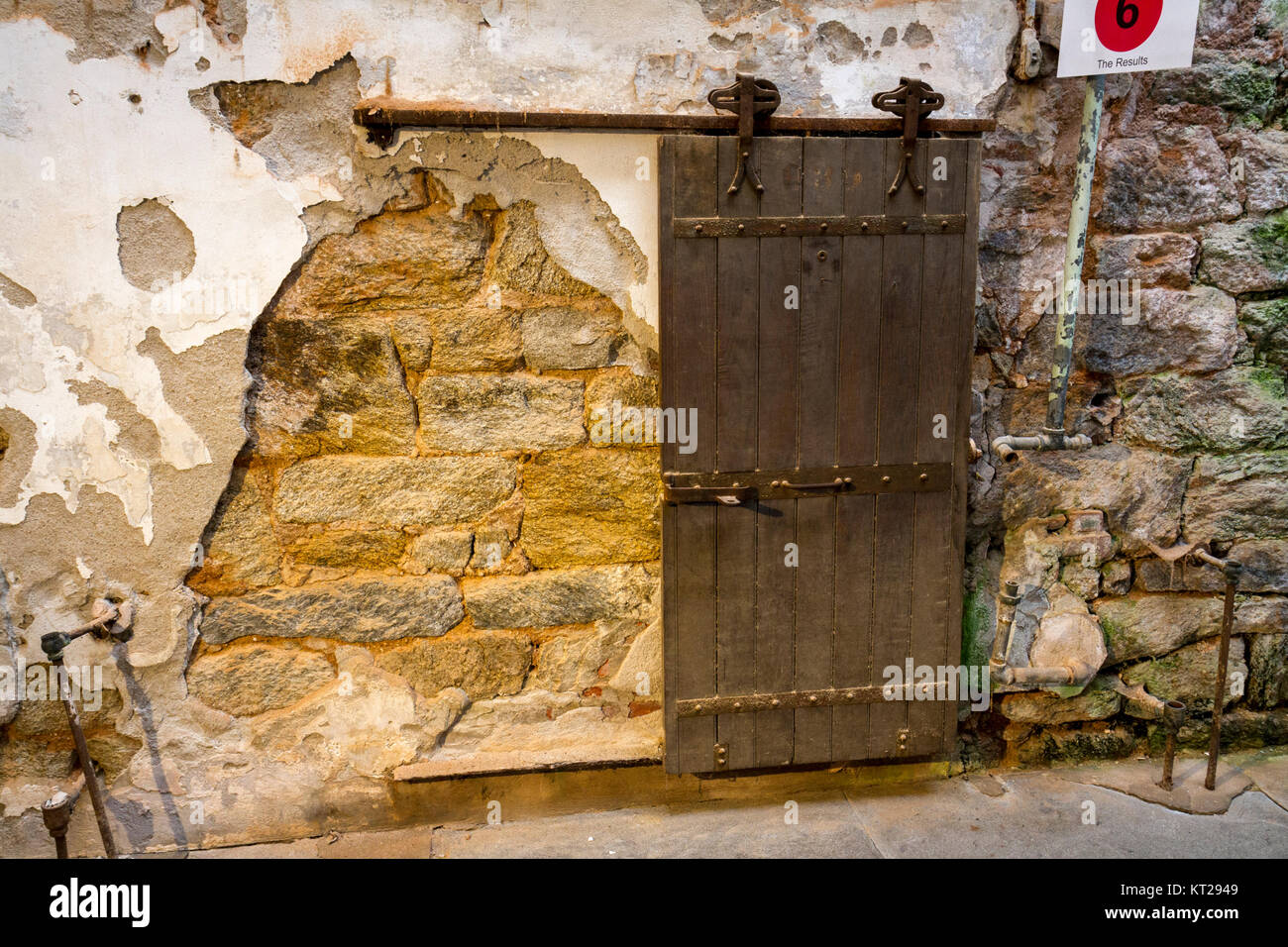 Chiusura di una cella di prigione porta in stato orientale penitenziario sito storico, Philadelphia, Stati Uniti. Foto Stock