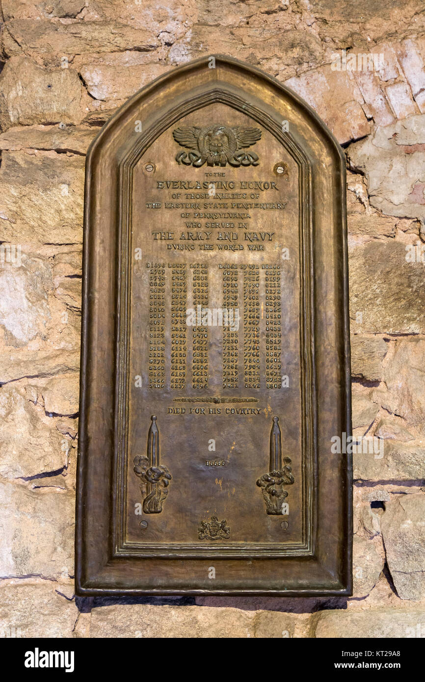 Lapide che ricorda i detenuti (solo numeri però) che hanno combattuto nella guerra mondiale I, stato orientale penitenziario sito storico, Philadelphia, USA. Foto Stock