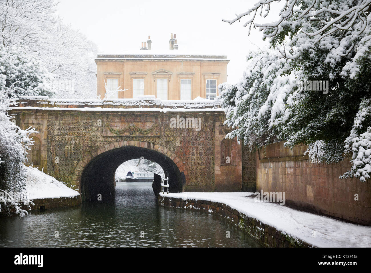 Neve pesante caduta in Giardini Sidney, bagno, Inghilterra Foto Stock