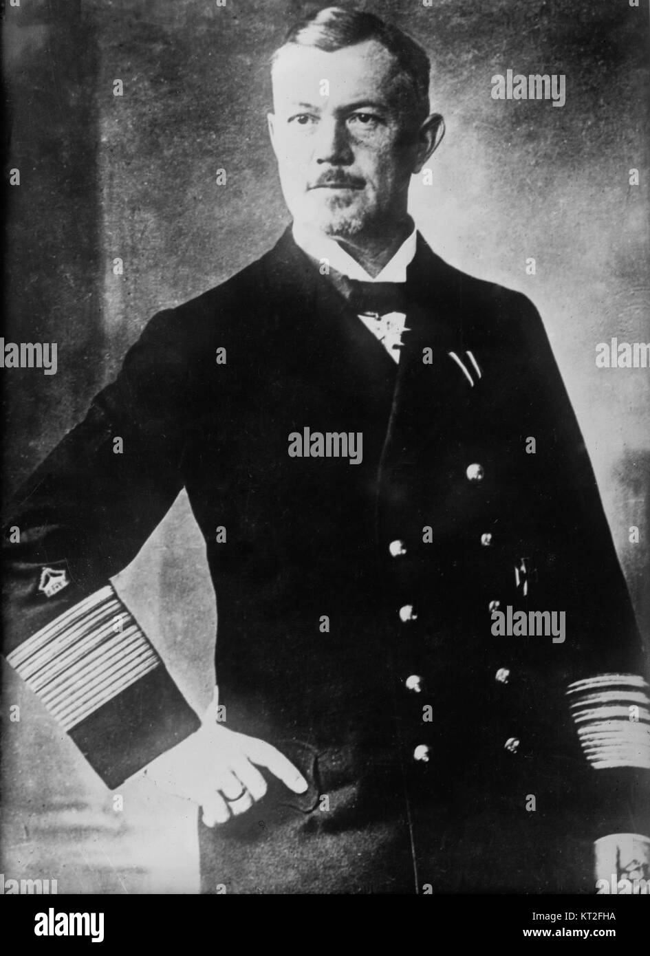 L'ammiraglio Scheer era un incrociatore pesante tedesco che servì durante la seconda guerra mondiale varato nel 1934, fu coinvolto in diversi scontri navali, in particolare durante la battaglia dell'Atlantico. Alla fine fu affondato nel 1945 dopo essere stato pesantemente danneggiato. Foto Stock