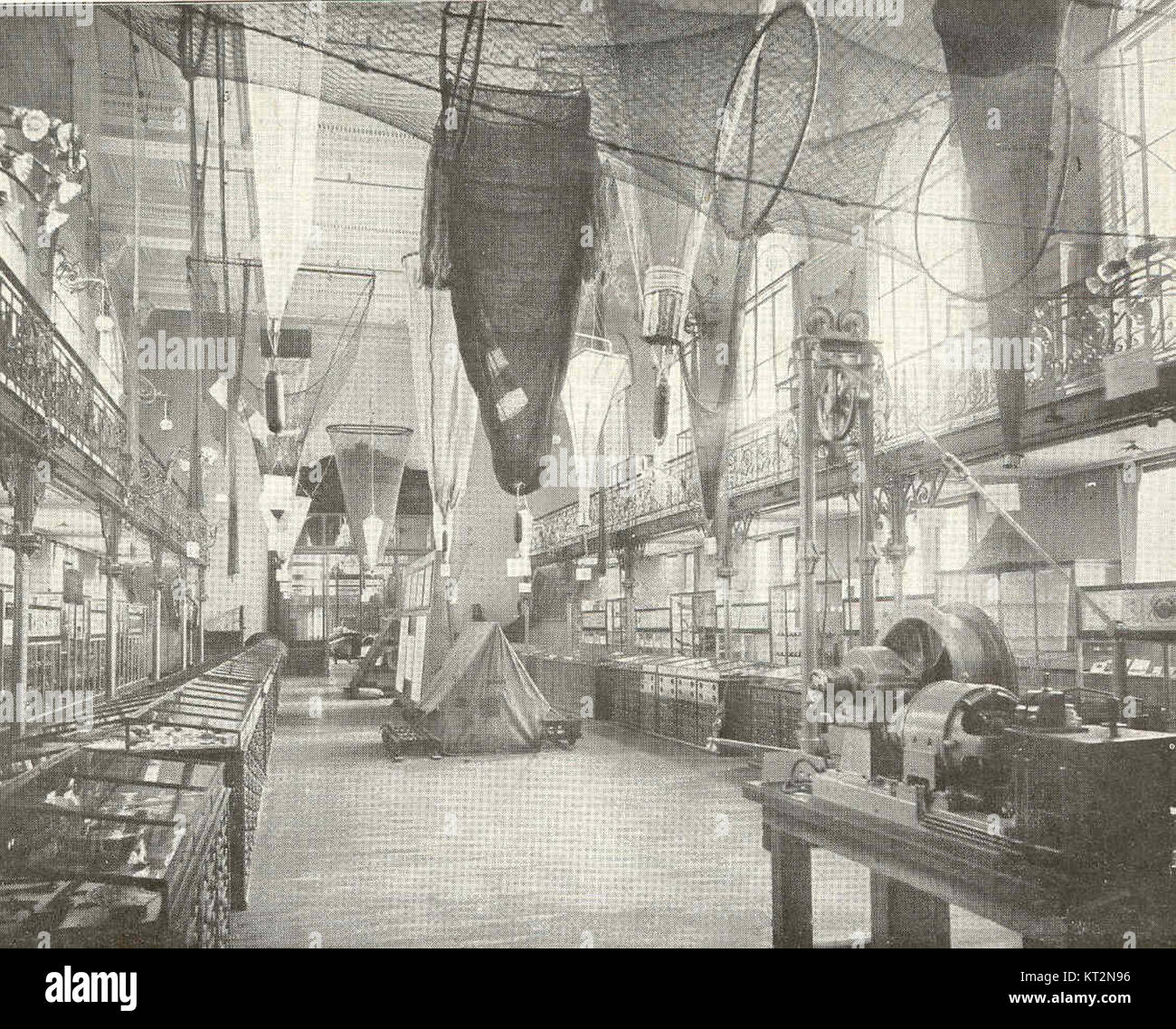 Il *Musée Océanographique de Monaco*, noto anche come Museo Oceanografico di Monaco, presenta una mostra chiamata *la Salle des Engins de Pêche*, che presenta una collezione di attrezzi e attrezzature per la pesca. La mostra evidenzia l’importanza della pesca nella storia marittima di Monaco e il suo legame con l’oceanografia. Foto Stock