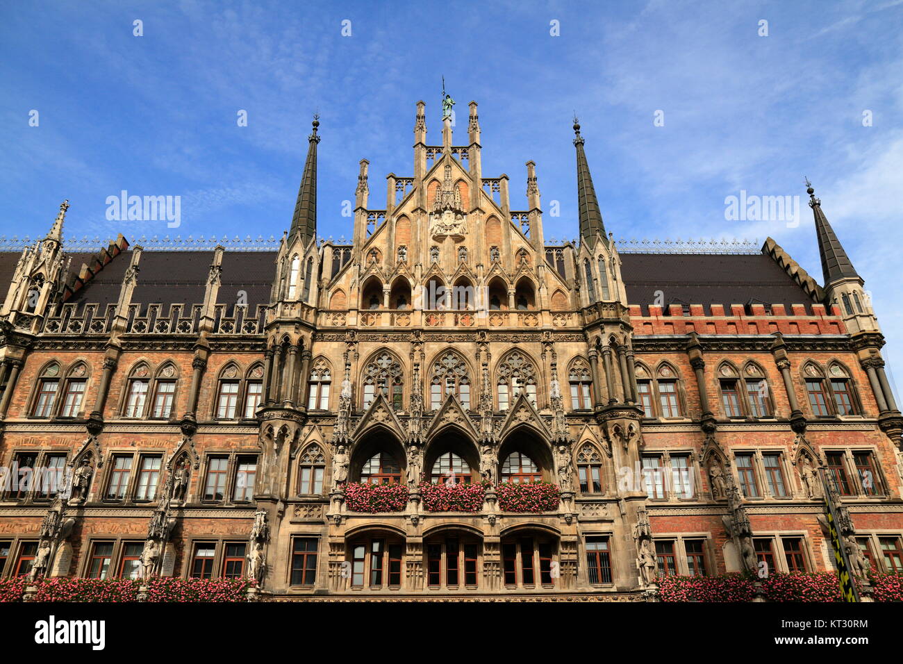 Nuovo municipio (Rathaus) nella Marienplatz di München Foto Stock