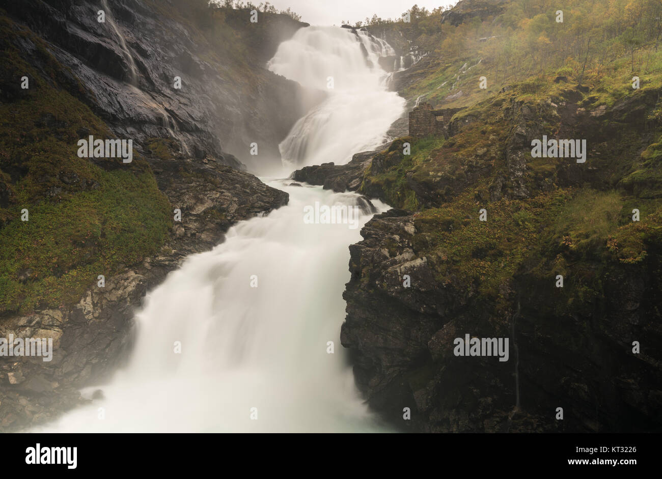 Kjosfossen da Flam linea ferroviaria in Norvegia Foto Stock