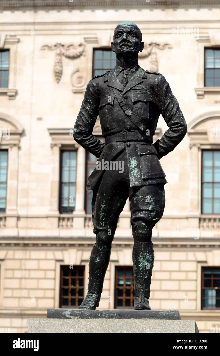 Maresciallo di Campo Jan granello di fuliggine statua in bronzo nella piazza del Parlamento, Westminster, London. Foto Stock