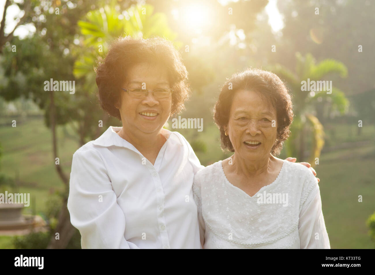 Seniors asiatici famiglia avente fun Foto Stock