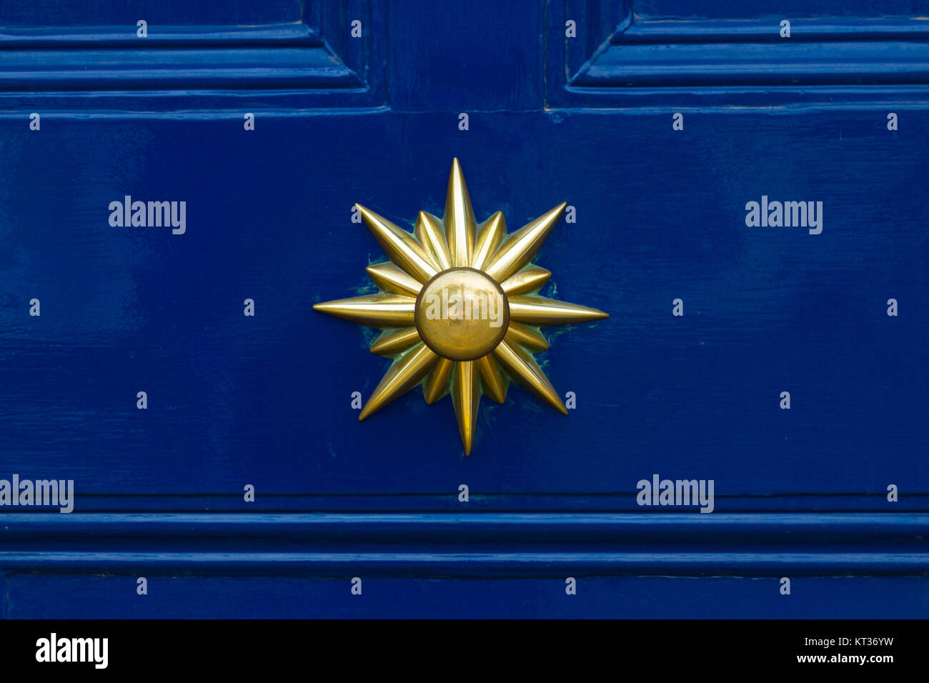 Porta di bronzo ornamento a forma di stella Foto Stock