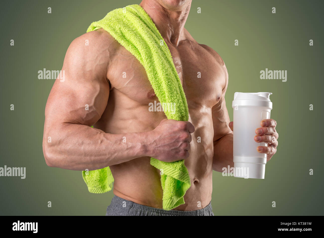 Uomo con palestra bottiglia Foto Stock