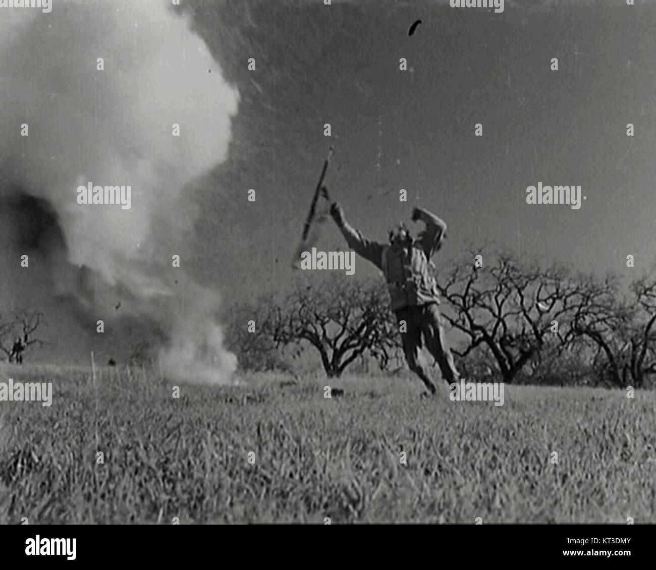 Un'istantanea del trailer del film "Aldrich Attack" offre un'idea dello stile visivo e delle scene ricche d'azione del film. Foto Stock