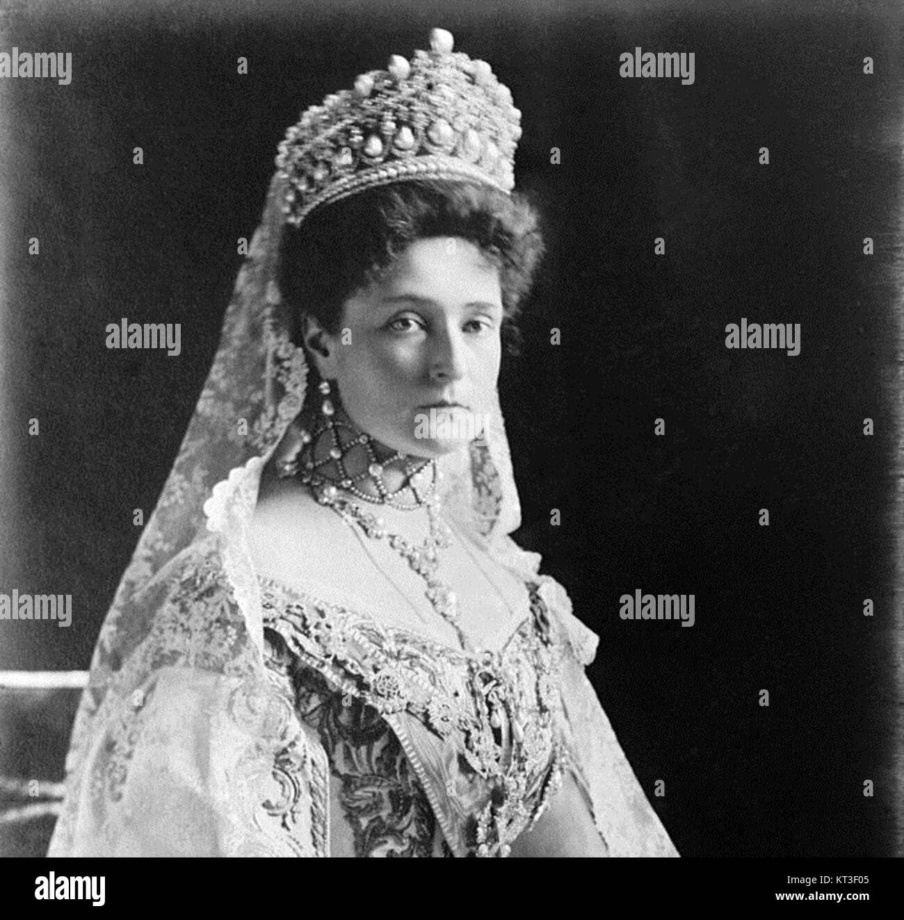 Alexandra Fyodorovna fu l'ultima zarina di Russia, sposata con lo zar Nicola II. Giocò un ruolo significativo nella storia russa, in particolare durante gli anni turbolenti della rivoluzione russa. Foto Stock