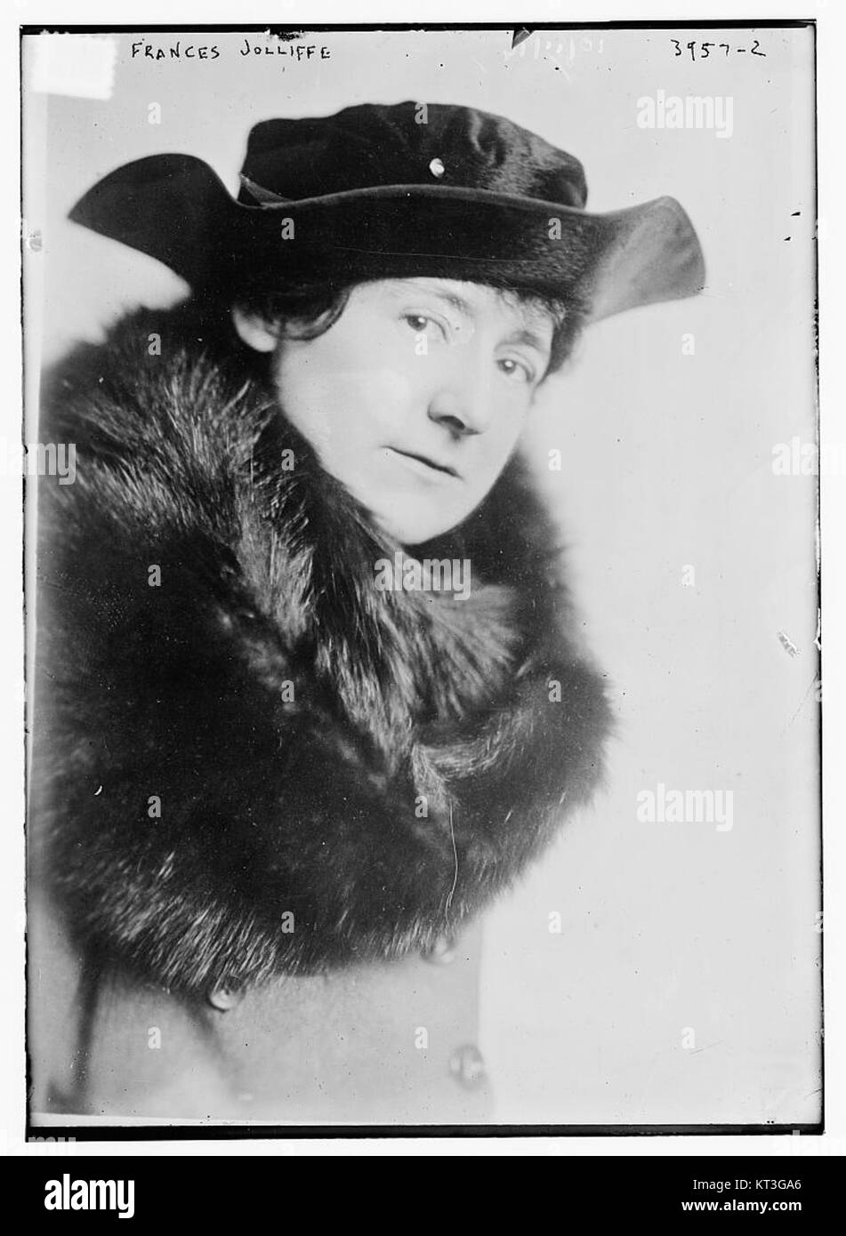 Frances Jolliffe è stata un'attrice inglese, nota per il suo lavoro all'inizio del XX secolo. È stata riconosciuta per le sue performance sul palco e nel cinema, contribuendo in modo significativo alla scena teatrale del suo tempo. Foto Stock