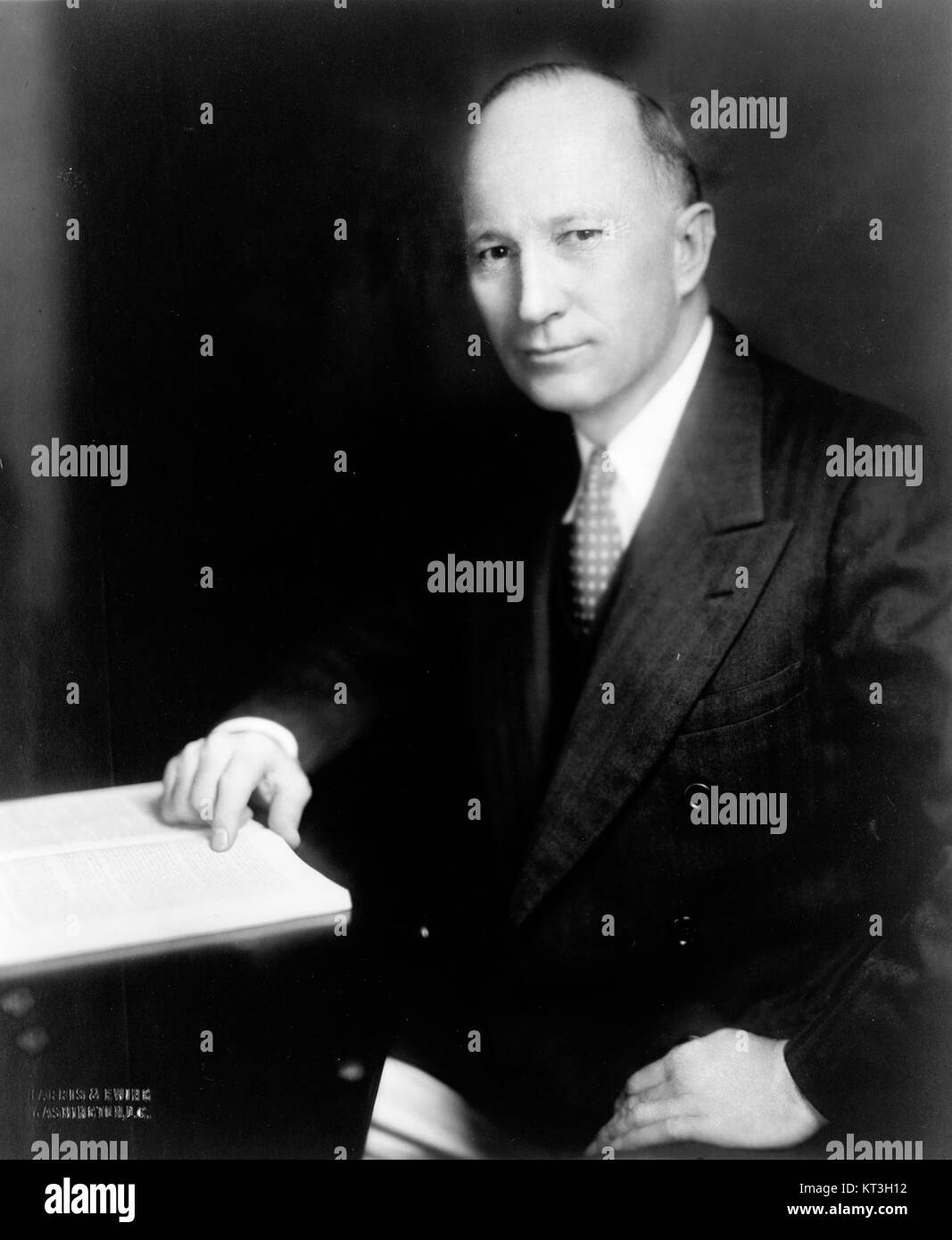 Fred L. Crawford fu una figura influente negli affari americani, meglio conosciuto per il suo ruolo di leadership nell'industria automobilistica. Ha lavorato come CEO, dando forma allo sviluppo di grandi aziende. Foto Stock