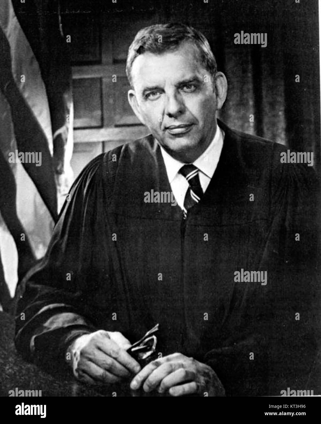 G. Harrold Carswell era un avvocato e giurista statunitense di spicco, noto per la sua controversa nomina alla Corte Suprema degli Stati Uniti negli anni '1970 La sua carriera includeva contributi legali e politici, anche se la sua nomina fu ampiamente discussa. Foto Stock