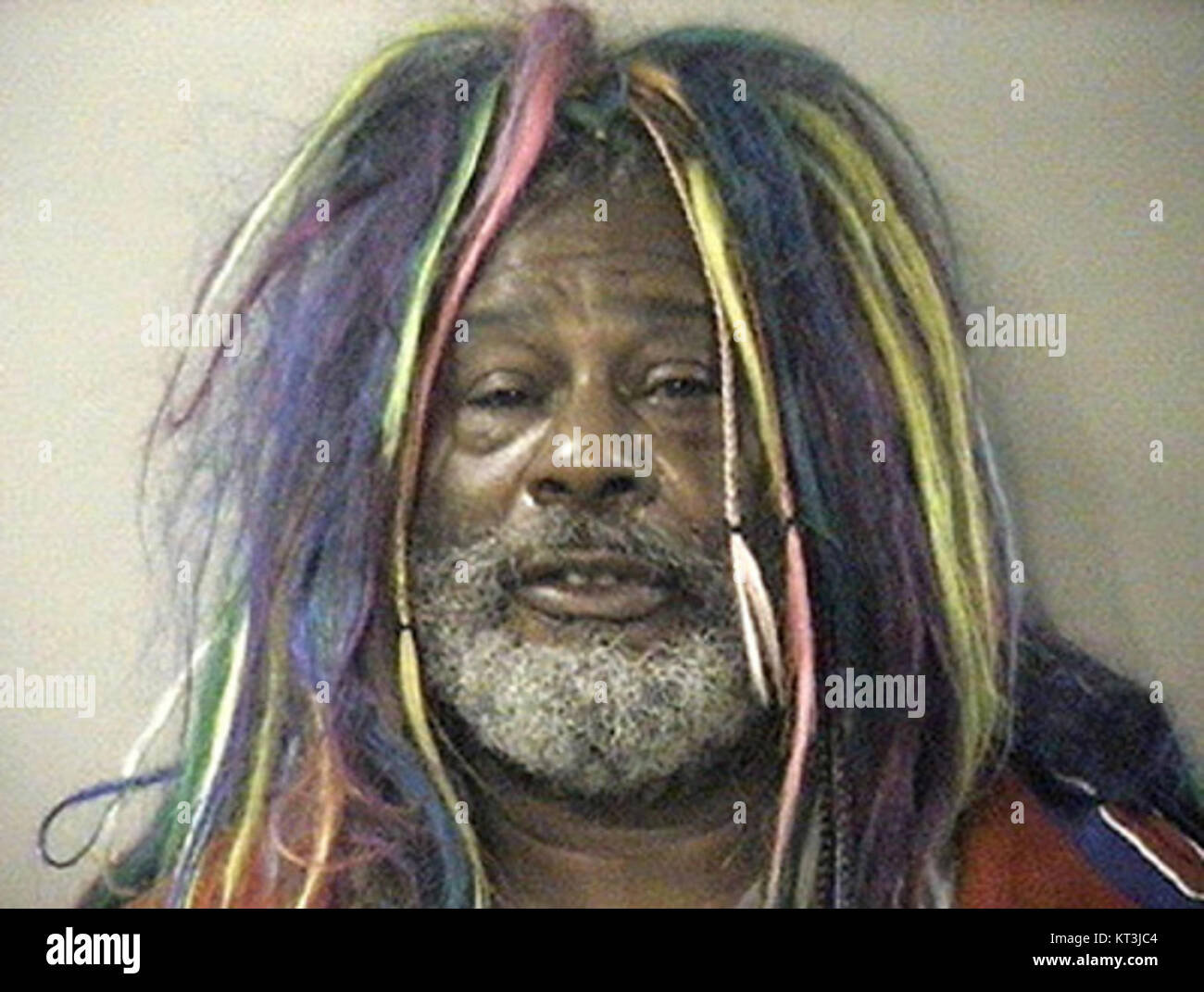 Il ritratto di George Clinton, una figura di spicco della musica americana, particolarmente noto per il suo lavoro nel funk, rappresenta un momento nella sua storia personale. Clinton è riconosciuto per la sua influenza sulla musica, in particolare sui generi funk e soul, come musicista, produttore e bandleader. Foto Stock