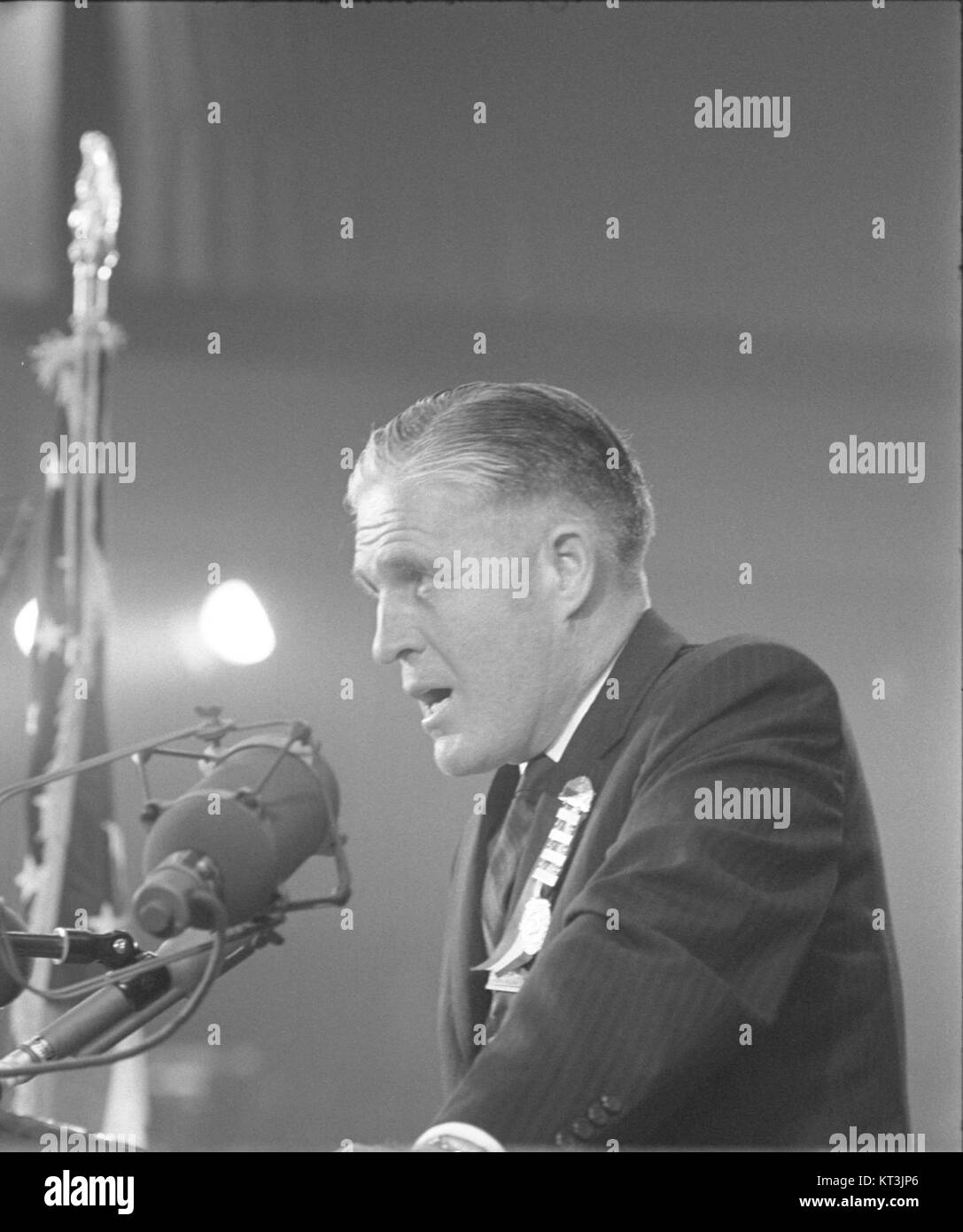 Una fotografia di George Romney alla Convention Nazionale Repubblicana del 1964, che cattura il suo ruolo nella storia politica durante questo momento chiave. Foto Stock