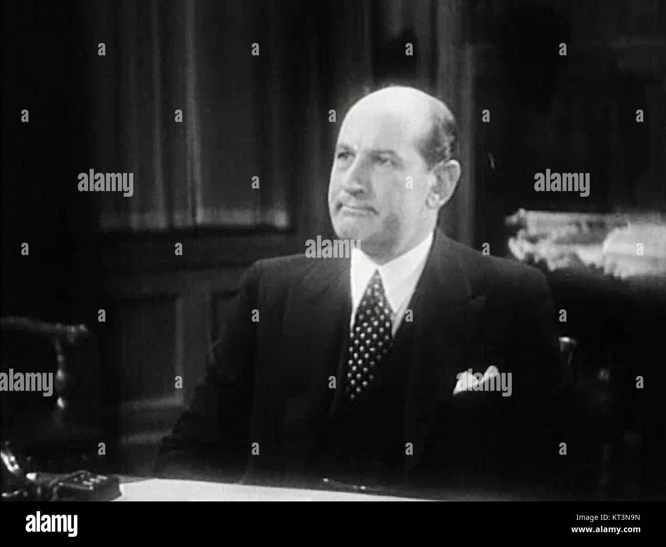 Hell's House (1932) è un film statunitense pre-Code diretto da Howard Higgin. Il film racconta la storia di una giovane donna mandata in una scuola riformata, dove affronta difficoltà e impara il valore della redenzione. Foto Stock