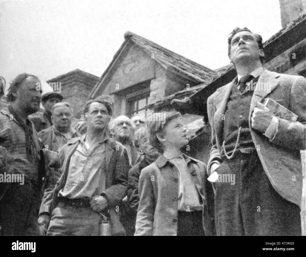 How Green Was My Valley è un romanzo del 1939 di Richard Llewellyn, ambientato in una comunità mineraria gallese. La storia si concentra sulle lotte di una famiglia che vive in una città mineraria del carbone, raffigurando le loro esperienze durante un periodo di cambiamento sociale ed economico. Foto Stock
