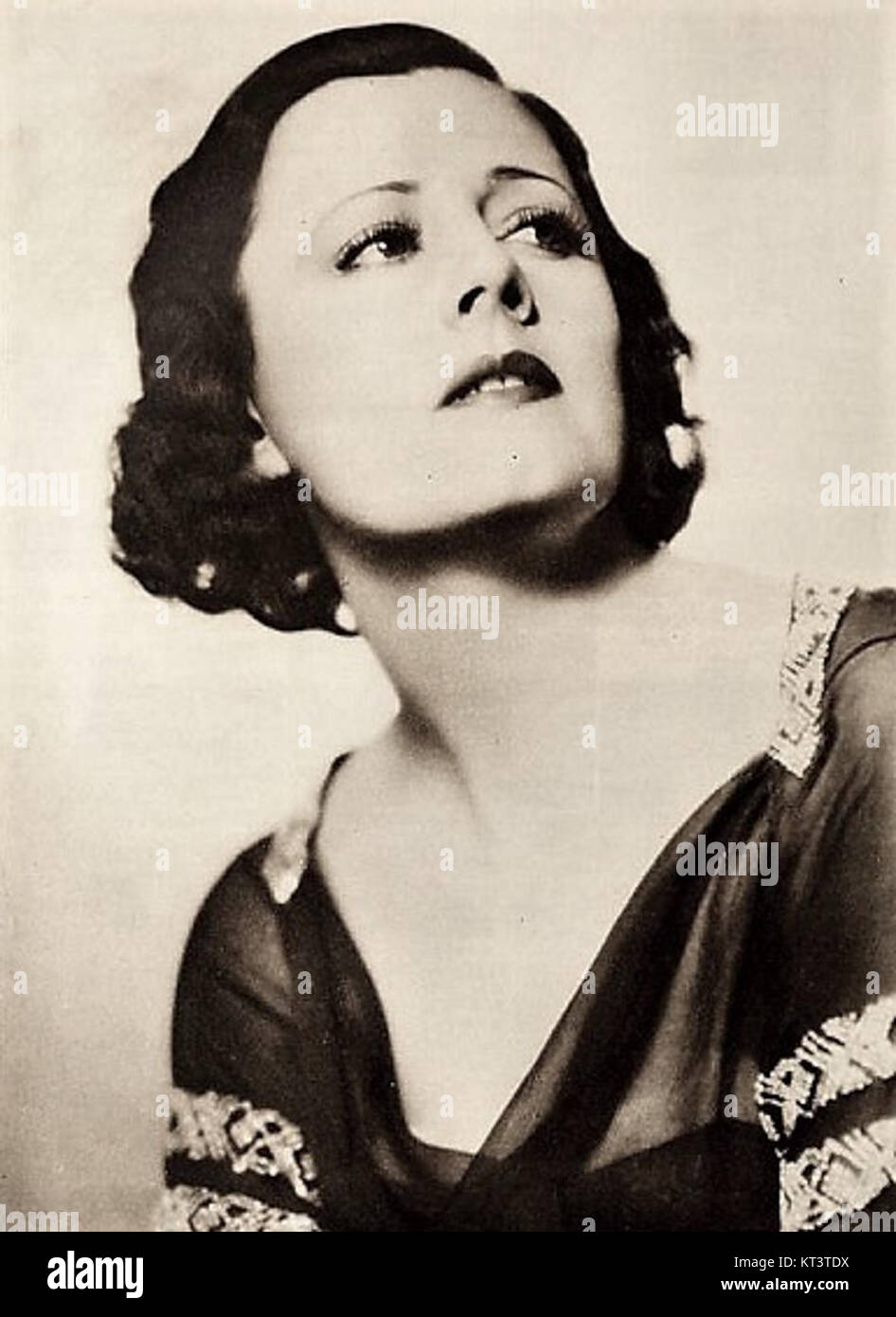 Irene Dunne, una celebre attrice americana, è presente in questo materiale promozionale per un nuovo film. Conosciuta per la sua versatilità, è stata una popolare star del cinema negli anni '1930 e '1940 Foto Stock