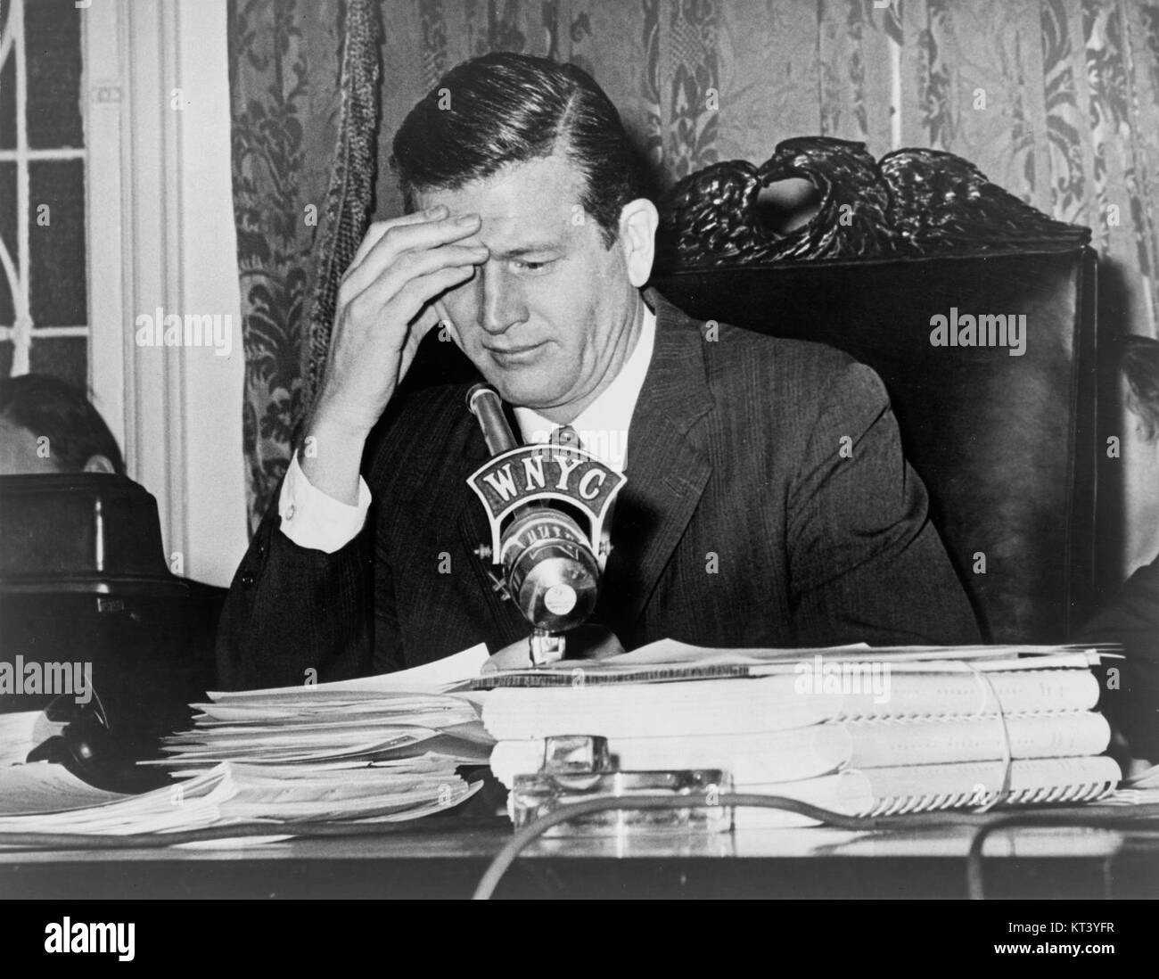John Lindsay, un politico americano, fu una figura significativa nella scena politica di New York. Ricoprendo la carica di sindaco dal 1966 al 1973, la sua leadership durante un periodo di trasformazione ha plasmato il moderno paesaggio politico della città. Foto Stock