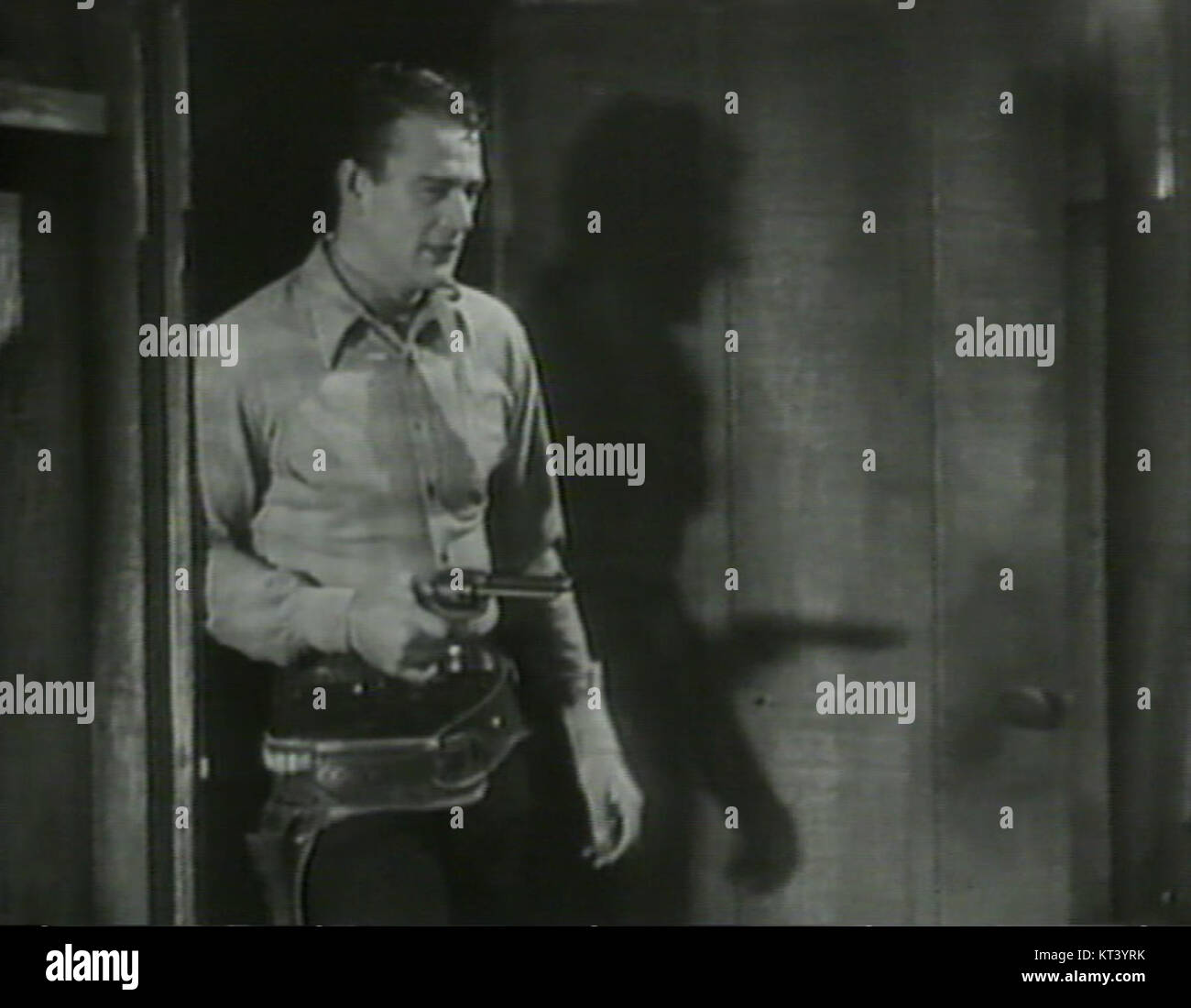 Sempre dal film del 1934 "Blue Steel" con John Wayne nel ruolo di maresciallo statunitense che affronta fuorilegge nel West americano. Foto Stock