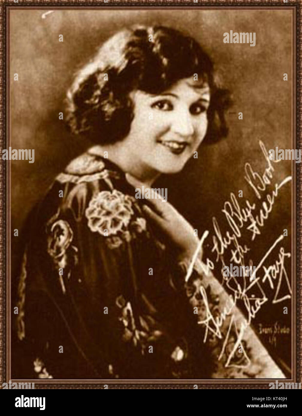 "The Blue Book of the Screen" è un libro di riferimento pubblicato da Julia Faye che fornisce informazioni sull'industria cinematografica, inclusi dettagli biografici di attori, registi e altre figure chiave. Offre preziose informazioni sui primi anni di Hollywood e sullo sviluppo del cinema durante il XX secolo. Foto Stock