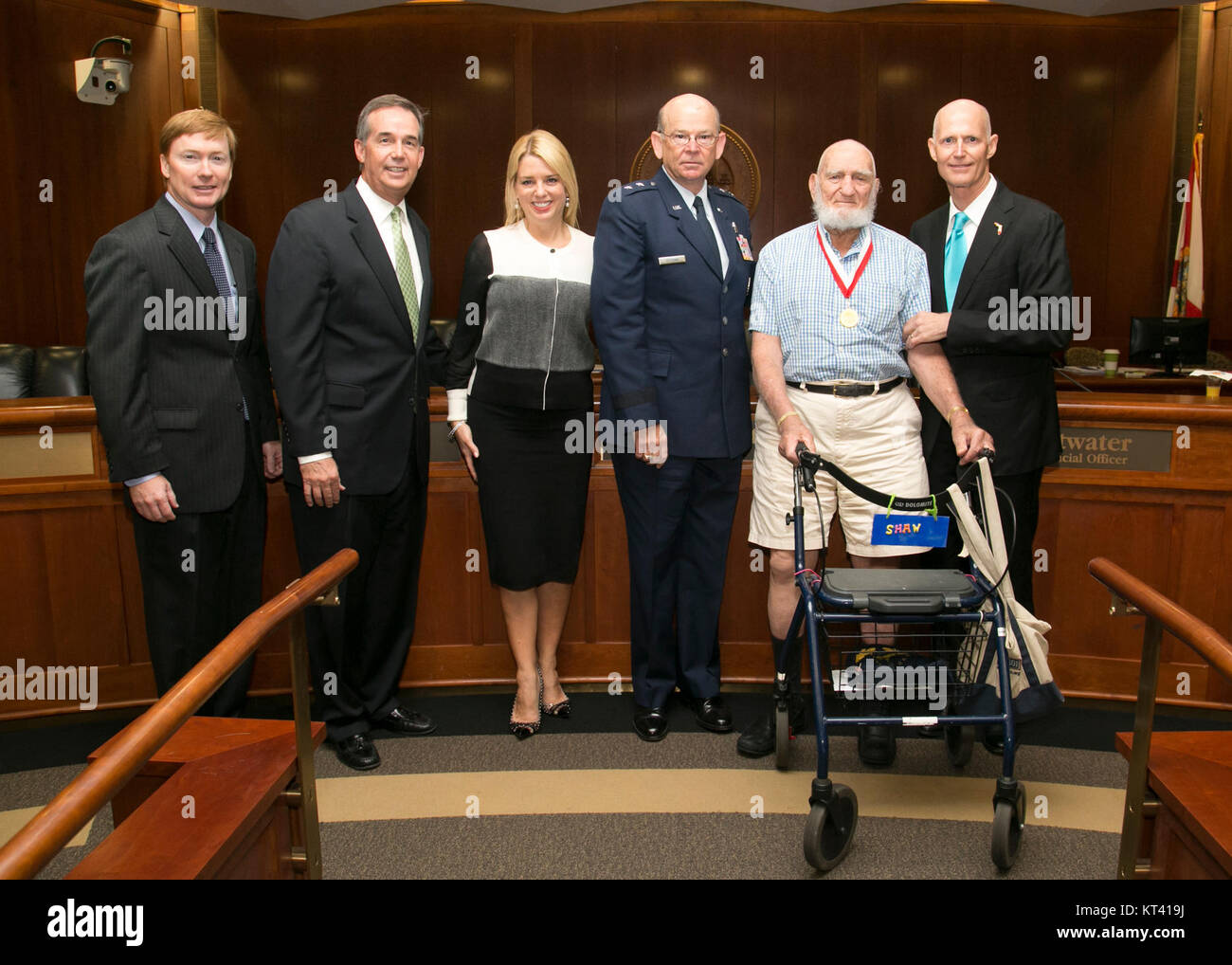 Questa immagine si riferisce a una riunione storica del gabinetto tenutasi nel 1762, che mette in evidenza importanti discussioni politiche o governative del periodo. Foto Stock