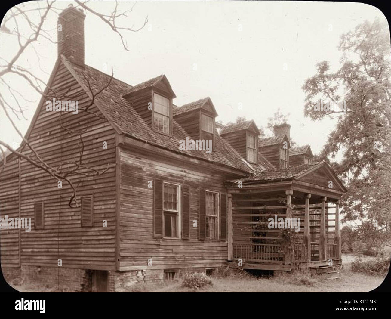 Kittiewan, situata nella contea di Charles City, Virginia, è nota per la sua facciata d'ingresso, una caratteristica significativa della tenuta storica con valore architettonico e importanza storica. Foto Stock