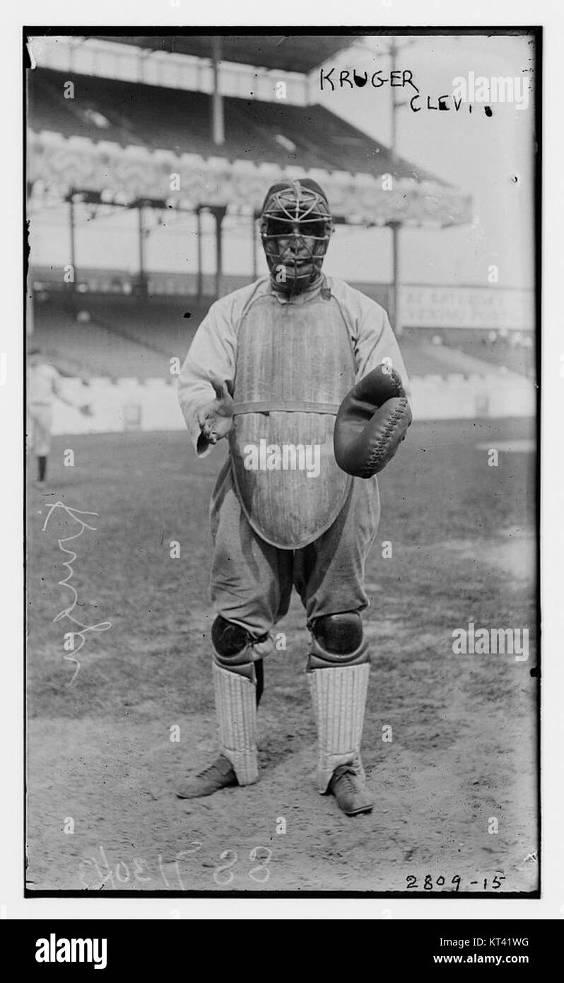 L'immagine intitolata "Kruger 4101084606 0d1141f5ab o" raffigura una scena paesaggistica all'interno del Parco Nazionale di Kruger in Sudafrica. La fotografia cattura la variegata fauna selvatica e la bellezza naturale del parco, mostrando il cespuglio africano, gli alberi e una serie di animali nel loro habitat naturale. Kruger è nota per la sua ricca biodiversità, che offre uno sguardo sulla fauna selvatica dell'Africa meridionale. Foto Stock