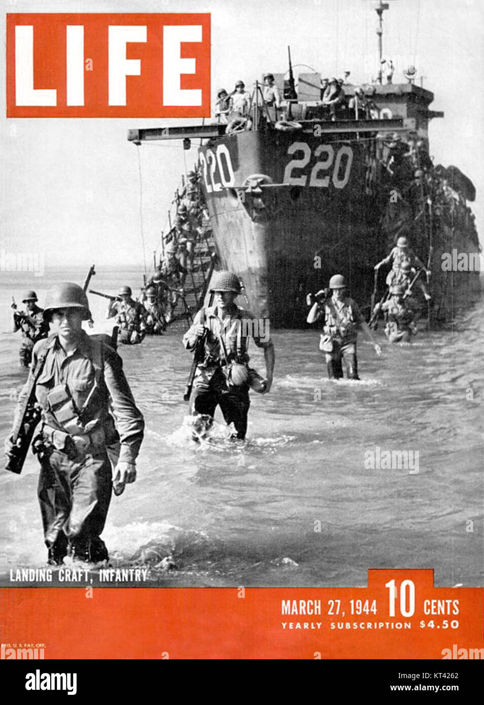 Questa immagine raffigura un LCI (Landing Craft Infantry) utilizzato durante la seconda guerra mondiale nel 1944. I LCIS erano essenziali per le operazioni anfibie, permettendo ai soldati di sbarcare sulle coste nemiche. Furono utilizzati in numerose invasioni, tra cui gli sbarchi del D-Day. Foto Stock