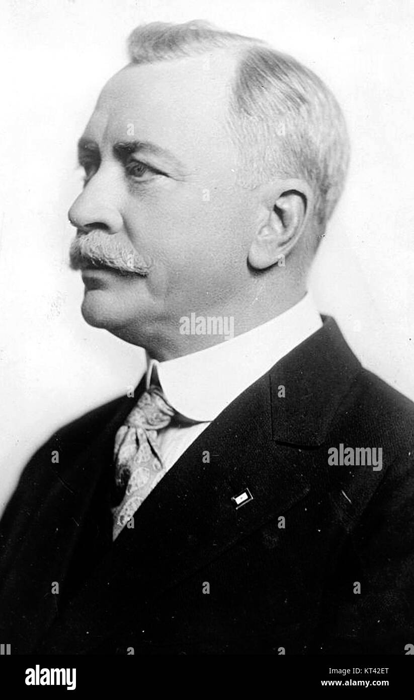 Lawrence C. Phipps era un influente uomo d'affari e filantropo americano, noto per i suoi contributi significativi a varie industrie e i suoi sforzi filantropici durante tutta la sua vita. La sua eredità include il sostegno all'istruzione, all'assistenza sanitaria e allo sviluppo della comunità. Foto Stock