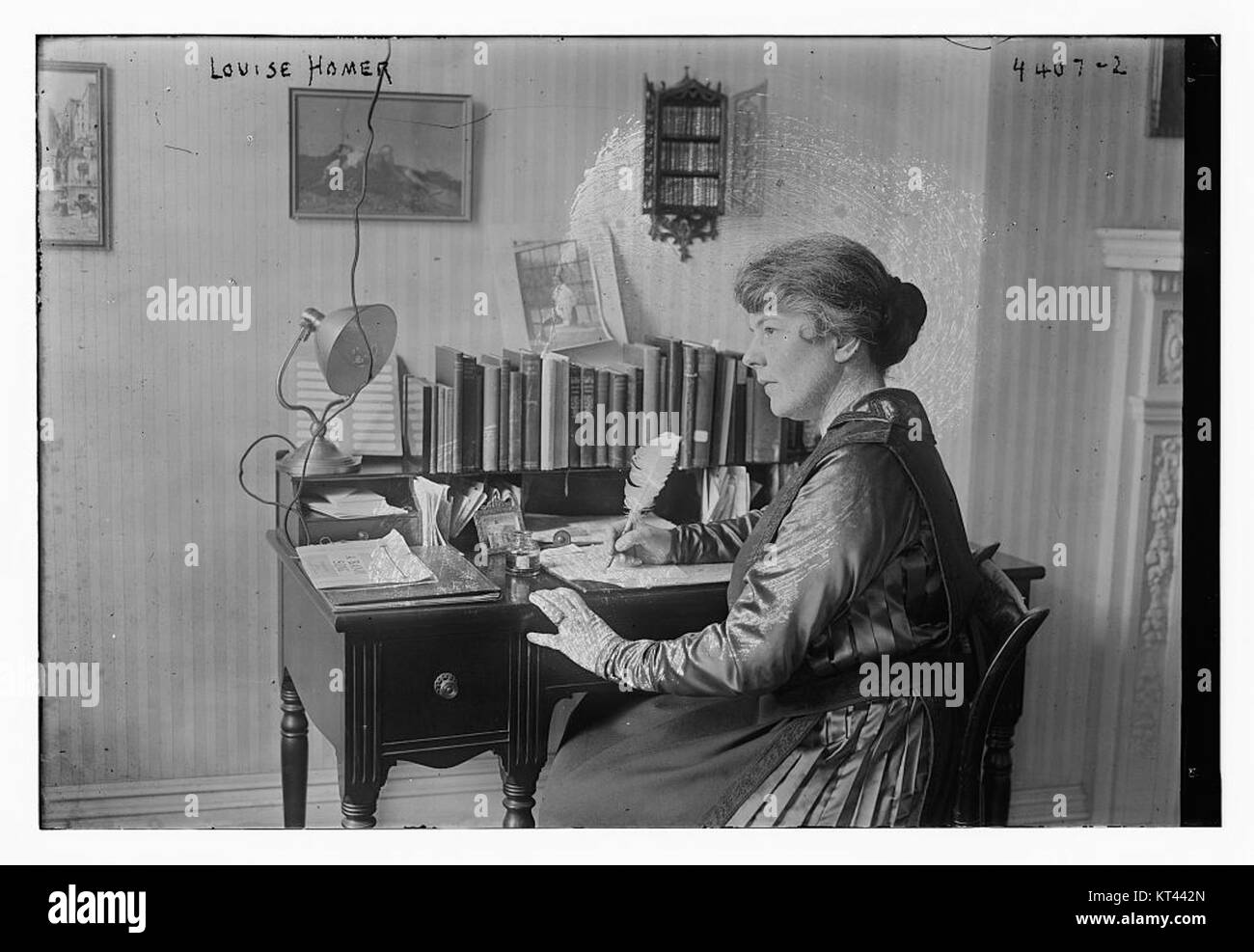 Louise Homer era una rinomata cantante di contralto americano. I suoi contributi all'opera e alla musica classica hanno avuto un impatto duraturo, ed è ricordata per la sua voce potente e la sua presenza scenica. Foto Stock