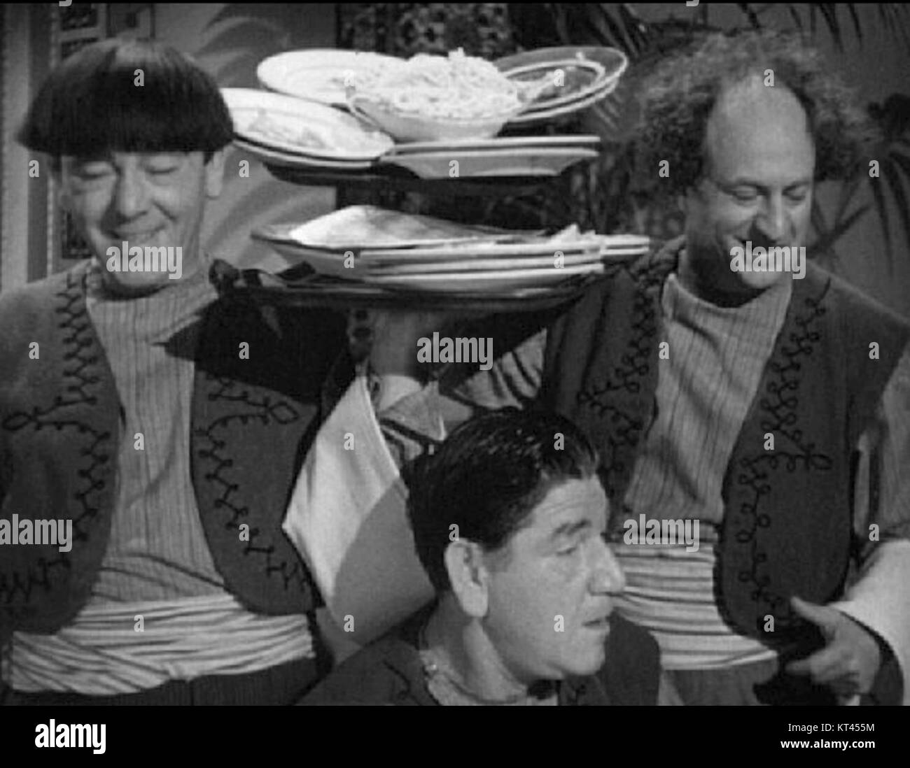 Malice in the Palace è un film commedia statunitense del 1949 con protagonisti Laurel e Hardy. Il film presenta il loro tipico umorismo slapstick ed è ambientato in un palazzo immaginario. Foto Stock