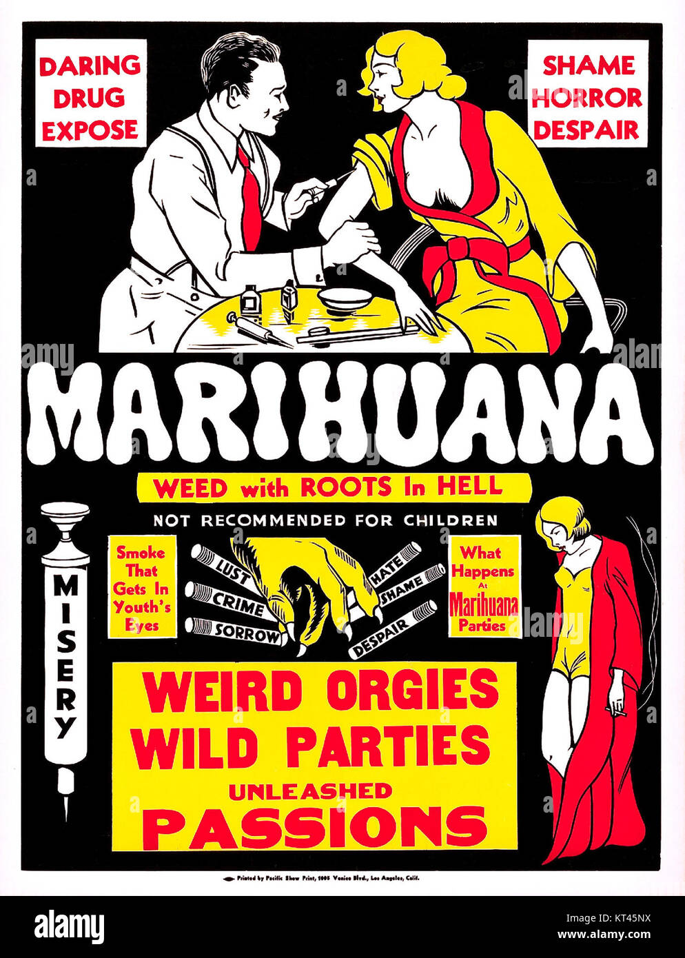 "Marihuana 1" è un film del 1936 che esplora le questioni sociali e morali relative all'uso della marijuana. Il film riflette gli atteggiamenti del periodo verso l'uso di droghe, presentando conseguenze esagerate del consumo di marijuana, in linea con la propaganda anti-droga comune in quell'epoca. Foto Stock