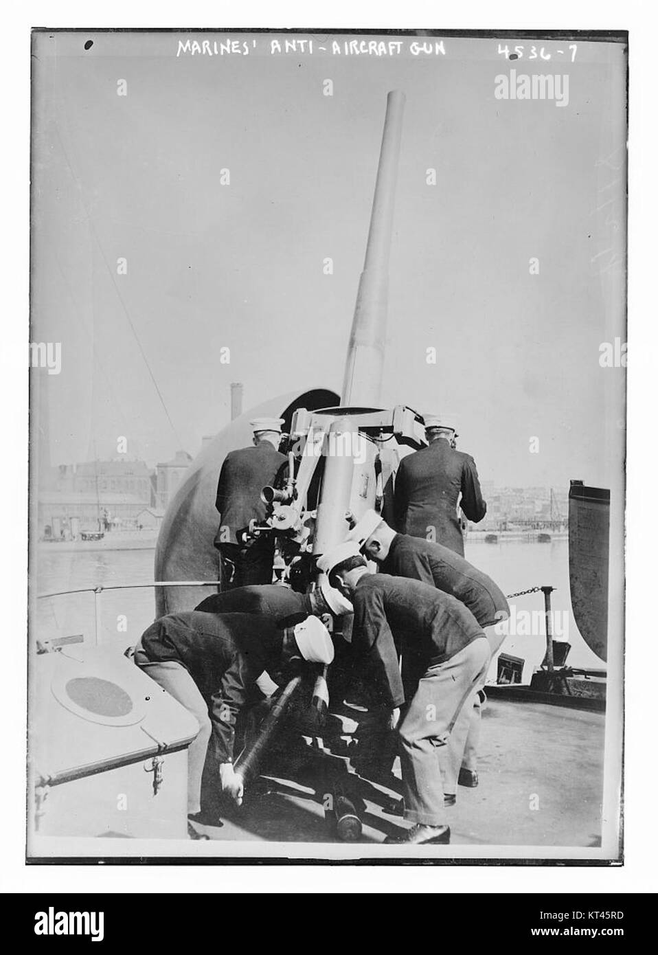 Un'immagine che mostra un cannone antiaereo del corpo dei Marines degli Stati Uniti, parte dei sistemi di difesa militari progettati per proteggere contro le minacce aeree durante il combattimento. Foto Stock