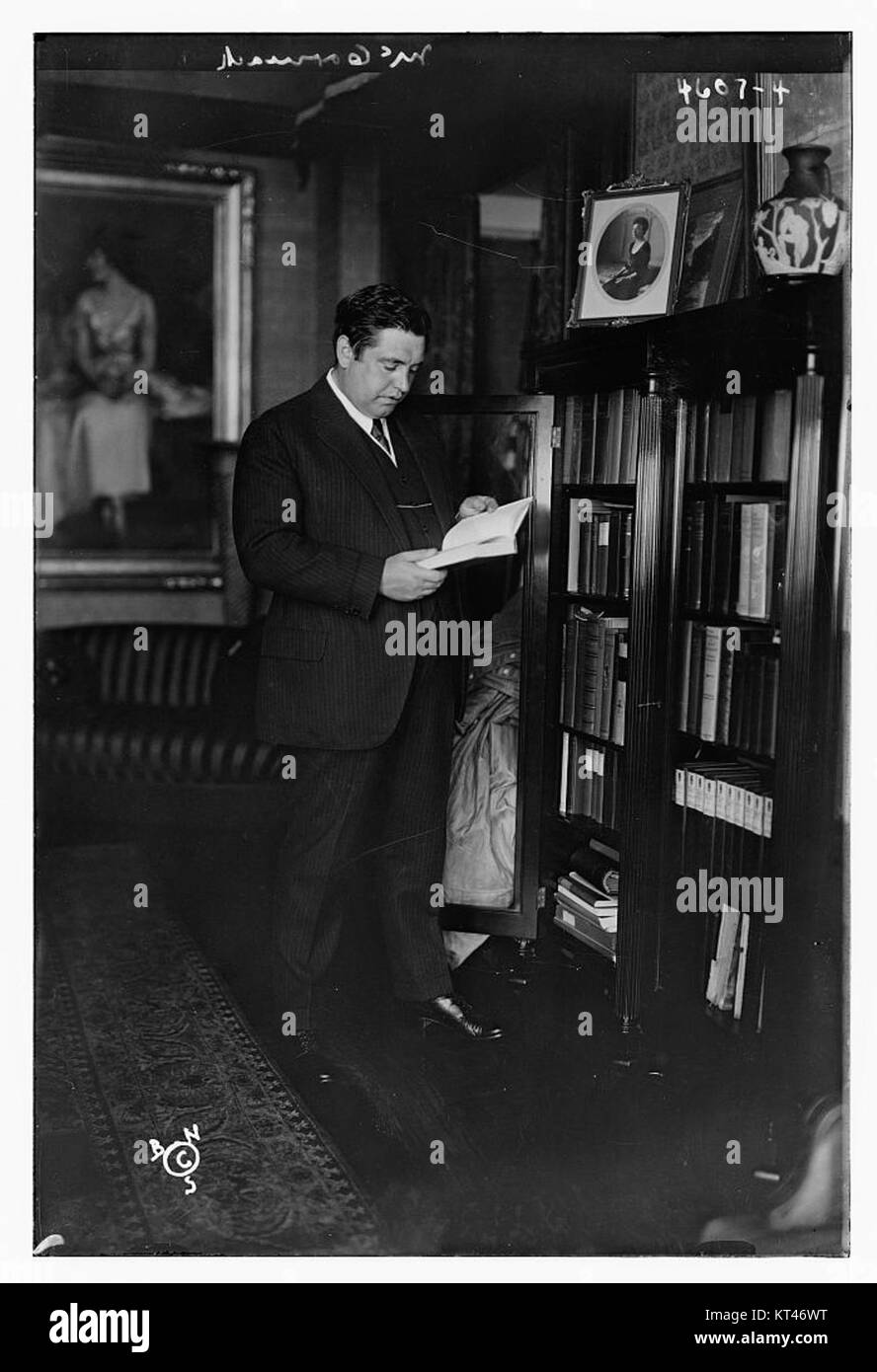 Una foto che cattura McCormack, una figura chiave nel contesto dell'evento. Il suo ruolo nella situazione, qualunque sia il contesto, fa parte del momento storico raffigurato nell'immagine. Foto Stock