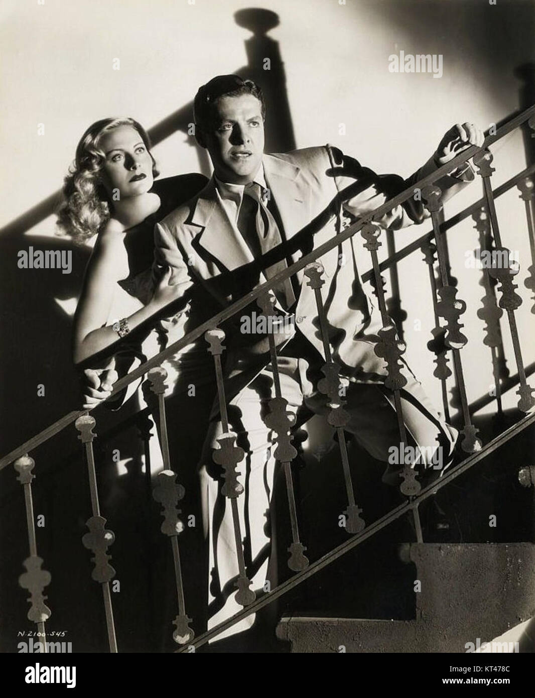 Michèle Morgan e Robert Cummings hanno recitato nel film del 1946 "The Chase". Il film era una miscela di dramma e thriller, con entrambi gli attori che interpretavano ruoli fondamentali nella trama. Foto Stock