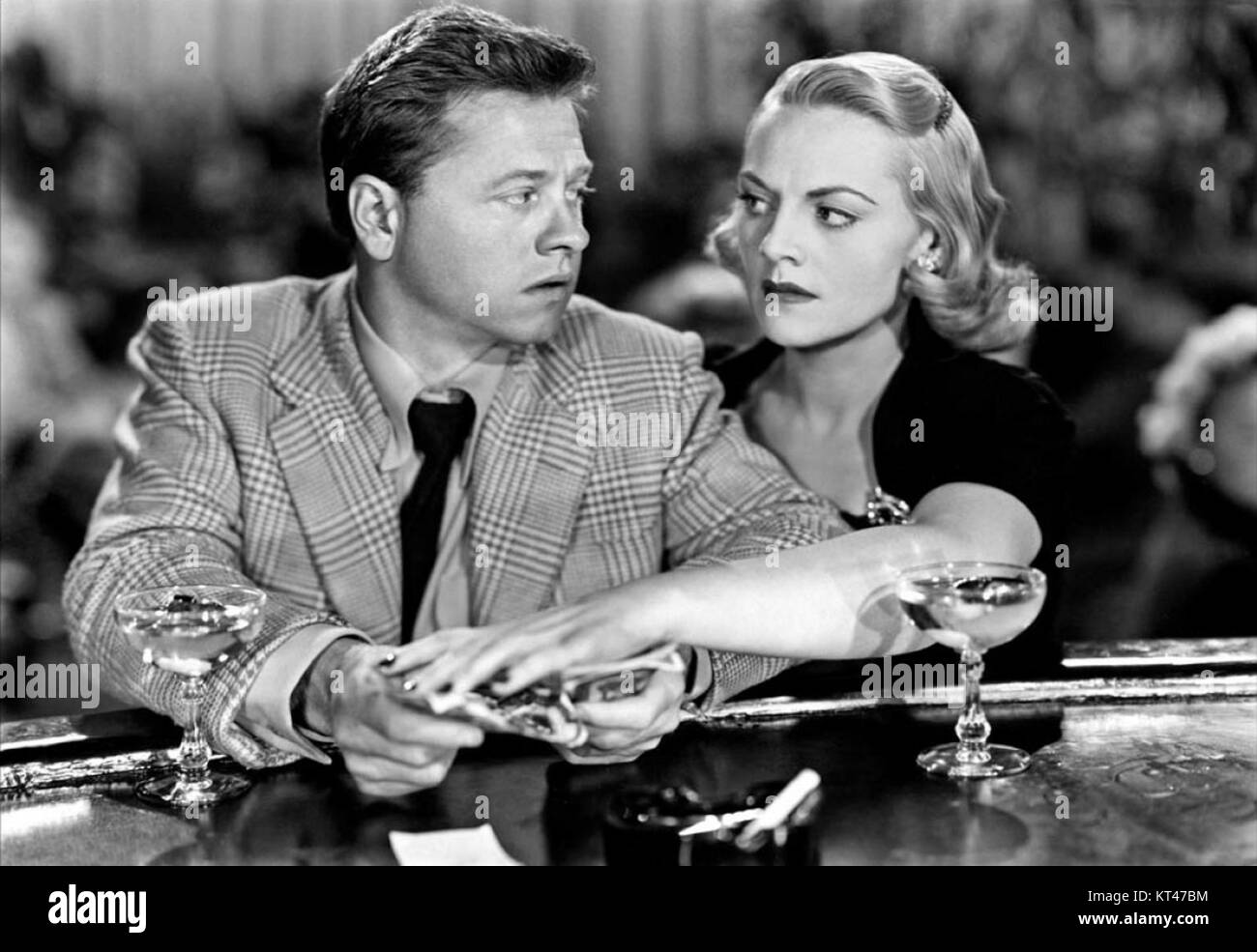 Mickey Rooney-Jeanne Cagney nelle sabbie mobili Foto Stock