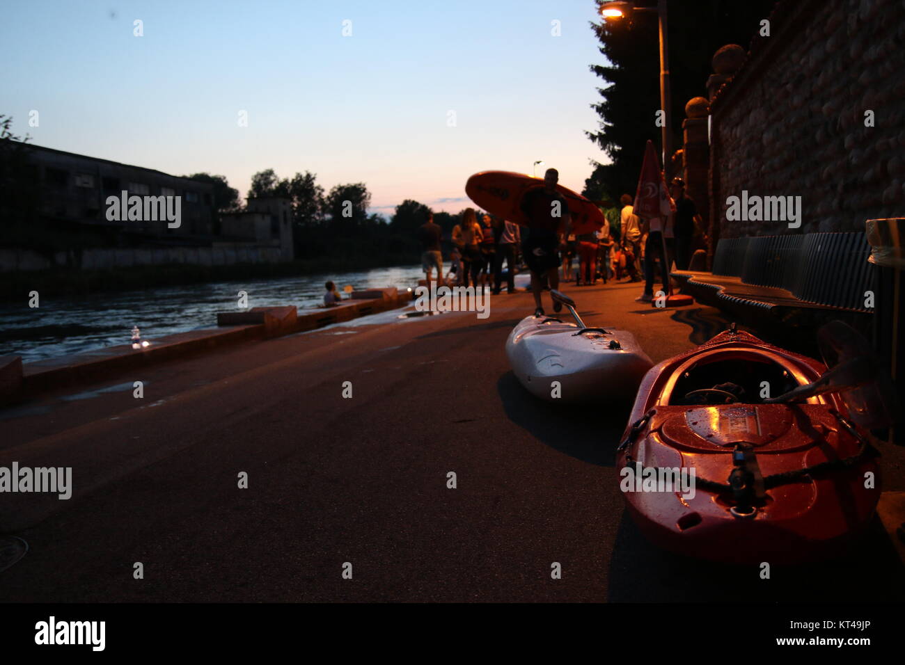 Vista del fiume di kayak dopo una gara di kayak in estate. Sport concept, con copyspace. Foto Stock
