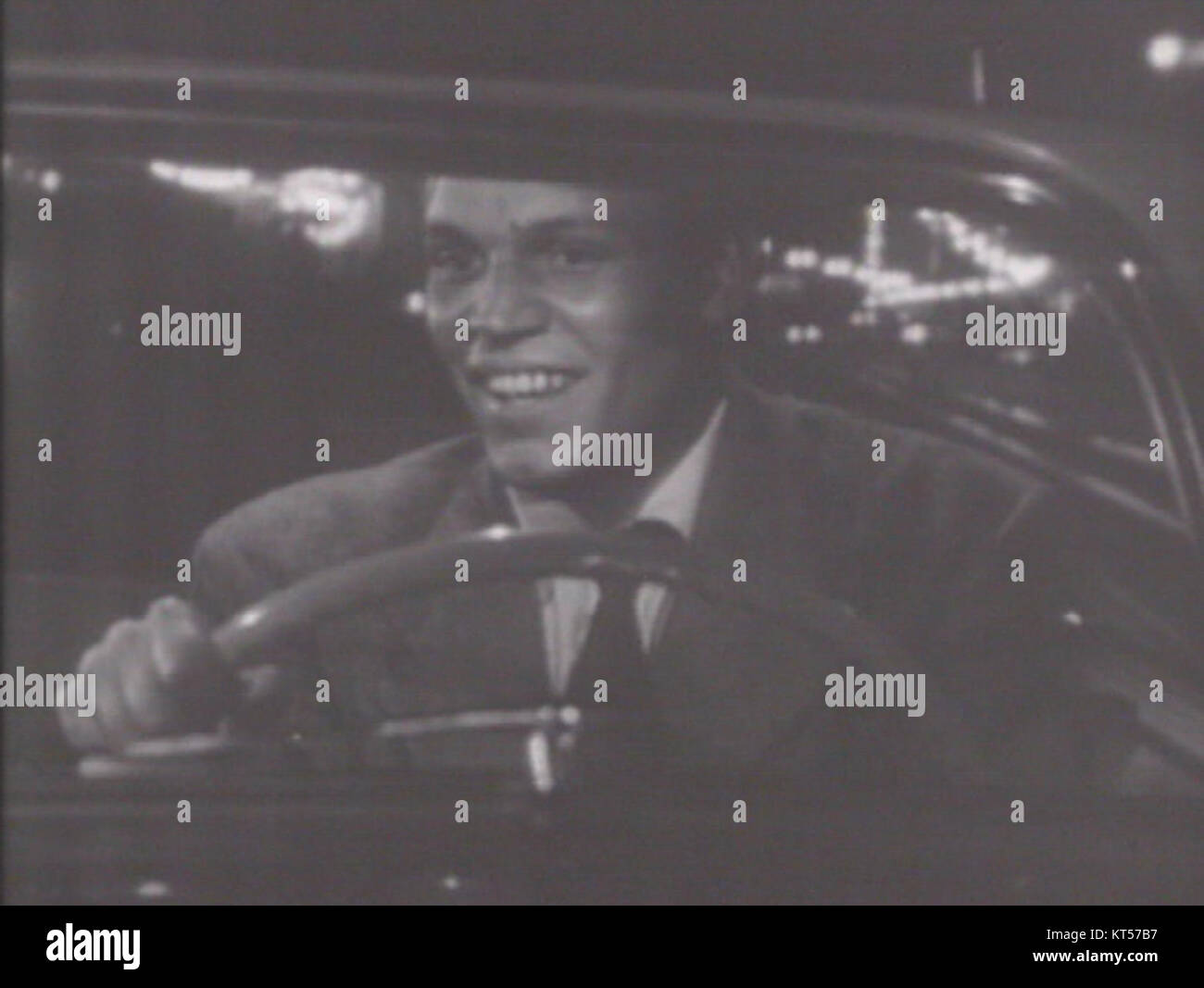 Neville Brand è stato un attore statunitense noto per il suo ruolo nel film degli anni '1950 DOA. Il film è un classico thriller noir, in cui Brand interpreta un personaggio significativo nella trama. Foto Stock