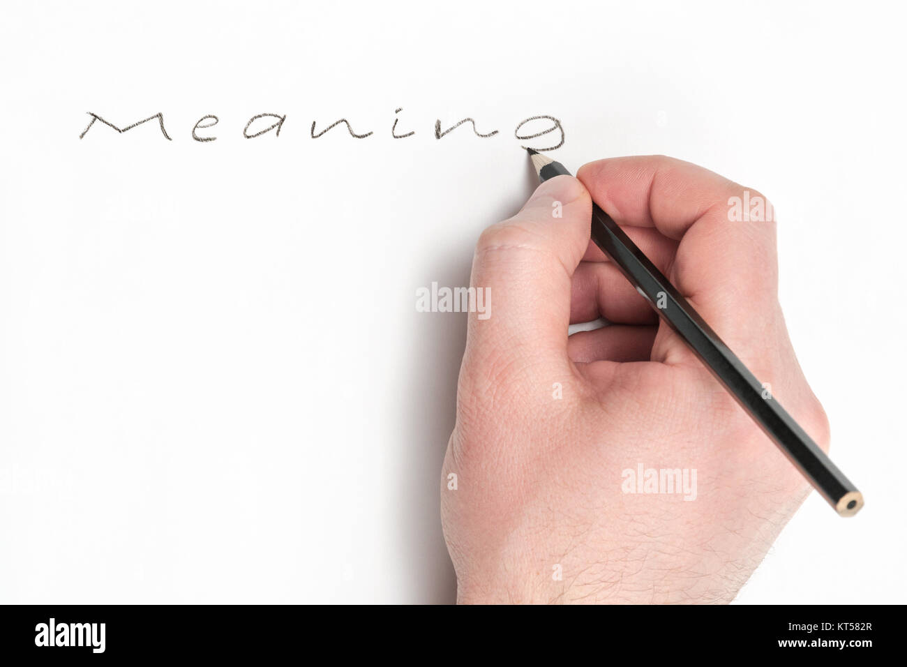 Man mano scrive a matita nera un significato di parola su carta bianca Foto  stock - Alamy