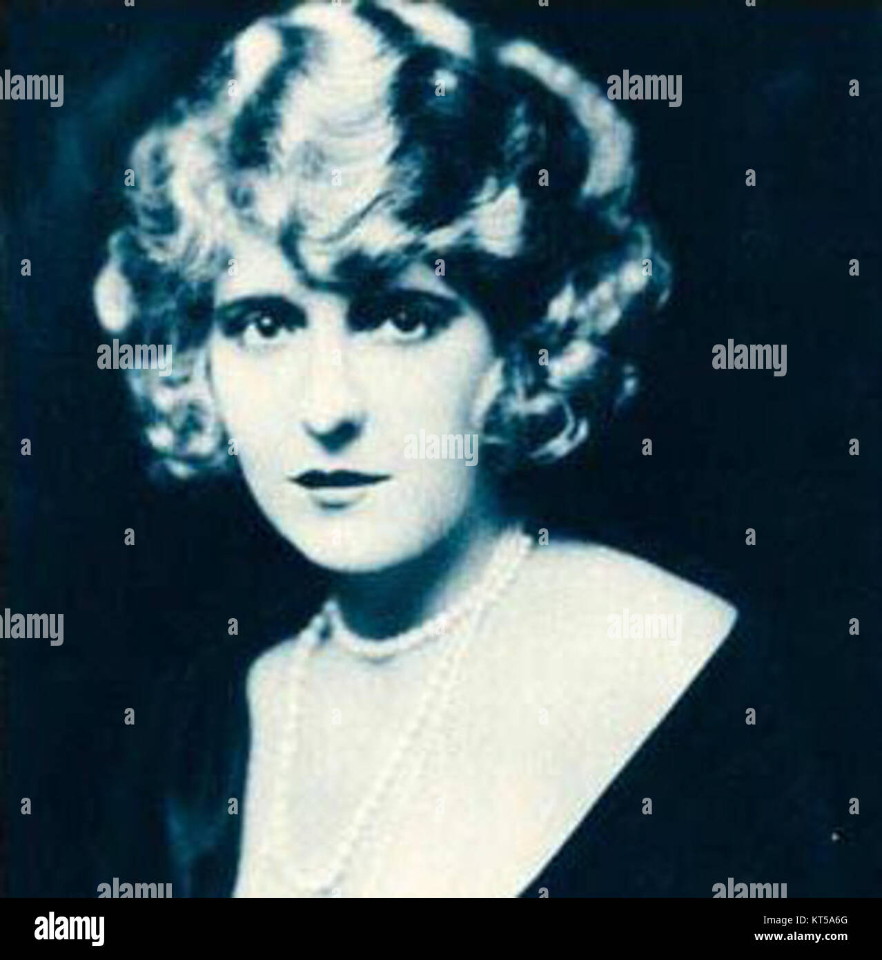 Pearl White, protagonista della serie "Stars of the Photoplay", è un'attrice di primo piano del cinema, nota per i suoi ruoli cinematografici ricchi d'azione negli anni '1910 e '1920 Foto Stock