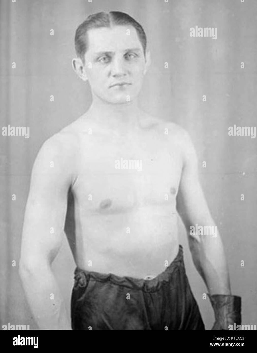 Pete Latzo era un giocatore di baseball professionista all'inizio del XX secolo, noto per il suo tempo come esterno nella Major League Baseball. Ha giocato per diverse squadre durante la sua carriera, contribuendo alla storia dello sport e al suo sviluppo durante quell'epoca. Foto Stock