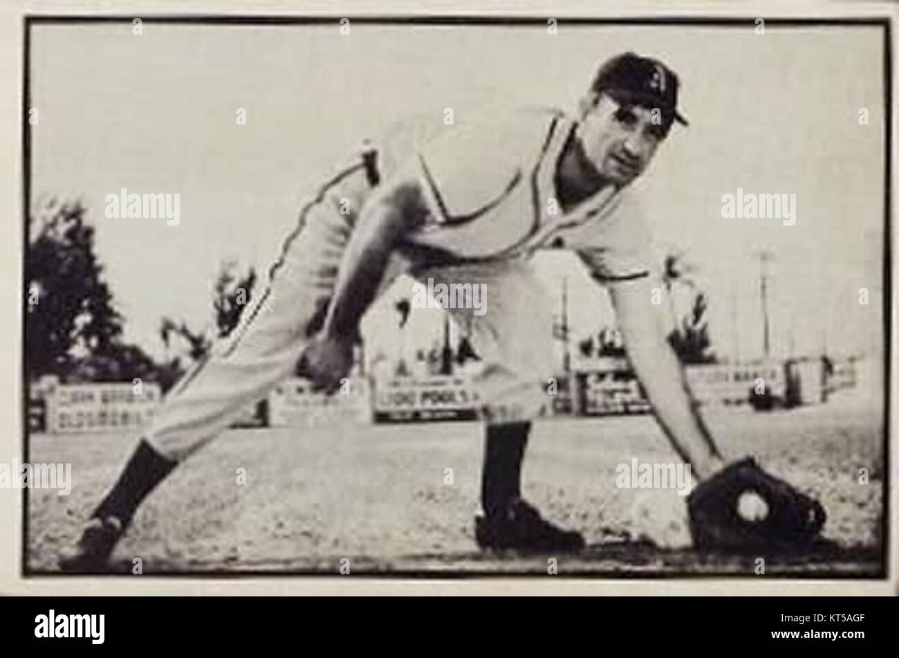 Pete Suder era un giocatore di baseball professionista noto per la sua carriera nella Major League Baseball. I suoi contributi allo sport rimangono notevoli nella storia del baseball americano. Foto Stock