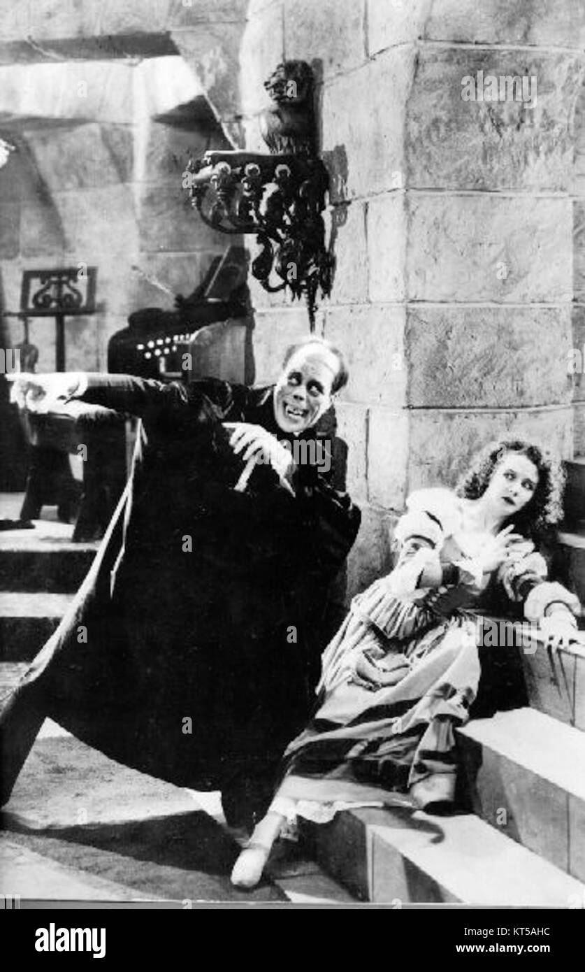 PhantomOp si riferisce a un concetto in varie discipline, tra cui la tecnologia e le arti, in cui un'entità o un processo opera dietro le quinte, spesso senza visibilità diretta. Foto Stock