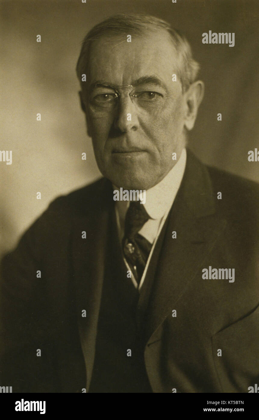"Presidente Wilson 1919" si riferisce a un contesto storico che coinvolge il presidente Woodrow Wilson nell'anno 1919, un periodo cruciale dopo la prima guerra mondiale, che comprende significativi sviluppi politici e sociali. Foto Stock