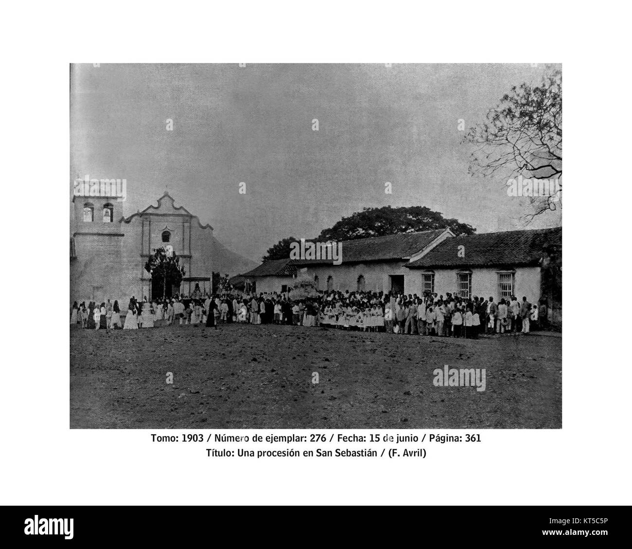 La processione di San Sebastián del 1903 è un importante evento storico della cultura spagnola, che segna la celebrazione e il significato religioso di San Sebastiano. L'immagine cattura la processione in un ambiente tradizionale. Foto Stock