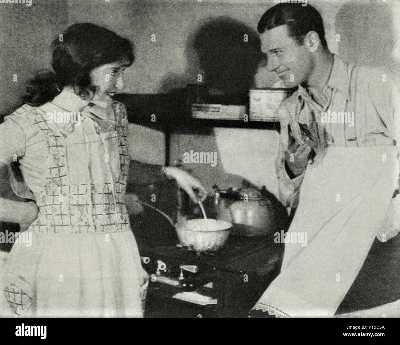 Un'opera fotografica di Arlen Ralston, intitolata "ph529", che mostra una significativa espressione artistica catturata dall'artista, noto per il suo stile distintivo nel campo della fotografia. Foto Stock