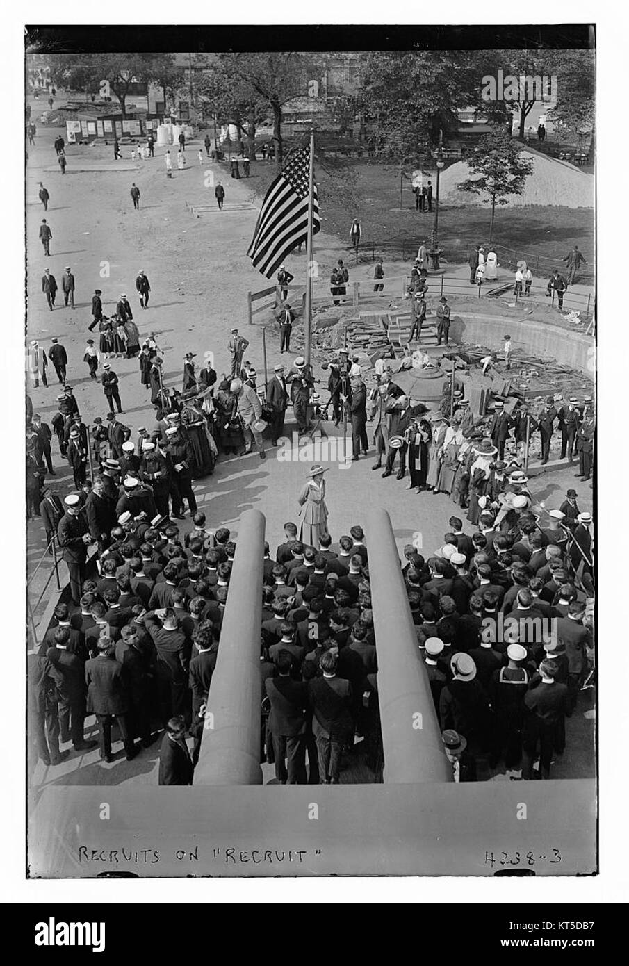 Fotografia delle reclute militari a bordo della RECLUTA navale, identificata con il numero 19144118088. Foto Stock