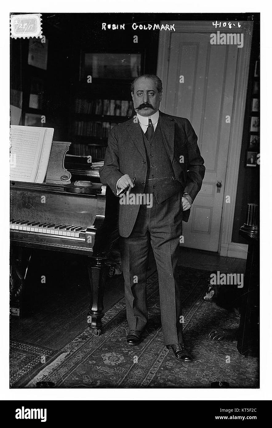 Rubin Goldmark era un compositore e insegnante americano di fama, noto soprattutto per i suoi contributi alla musica classica e per il suo ruolo nel plasmare la comunità musicale all'inizio del XX secolo. Lavorò come professore alla Juilliard School e compose molte opere per pianoforte e orchestra. Foto Stock