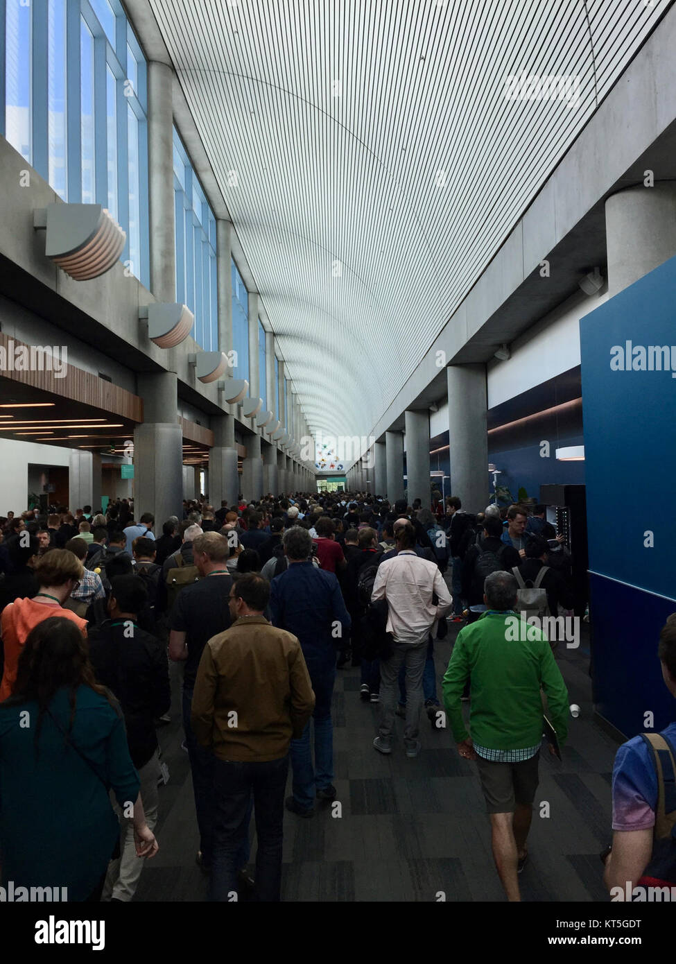 L'atrio del San Jose Convention Center durante la WWDC 2017, che mostra la disposizione del luogo e l'incontro dell'industria tecnologica durante l'evento. Foto Stock