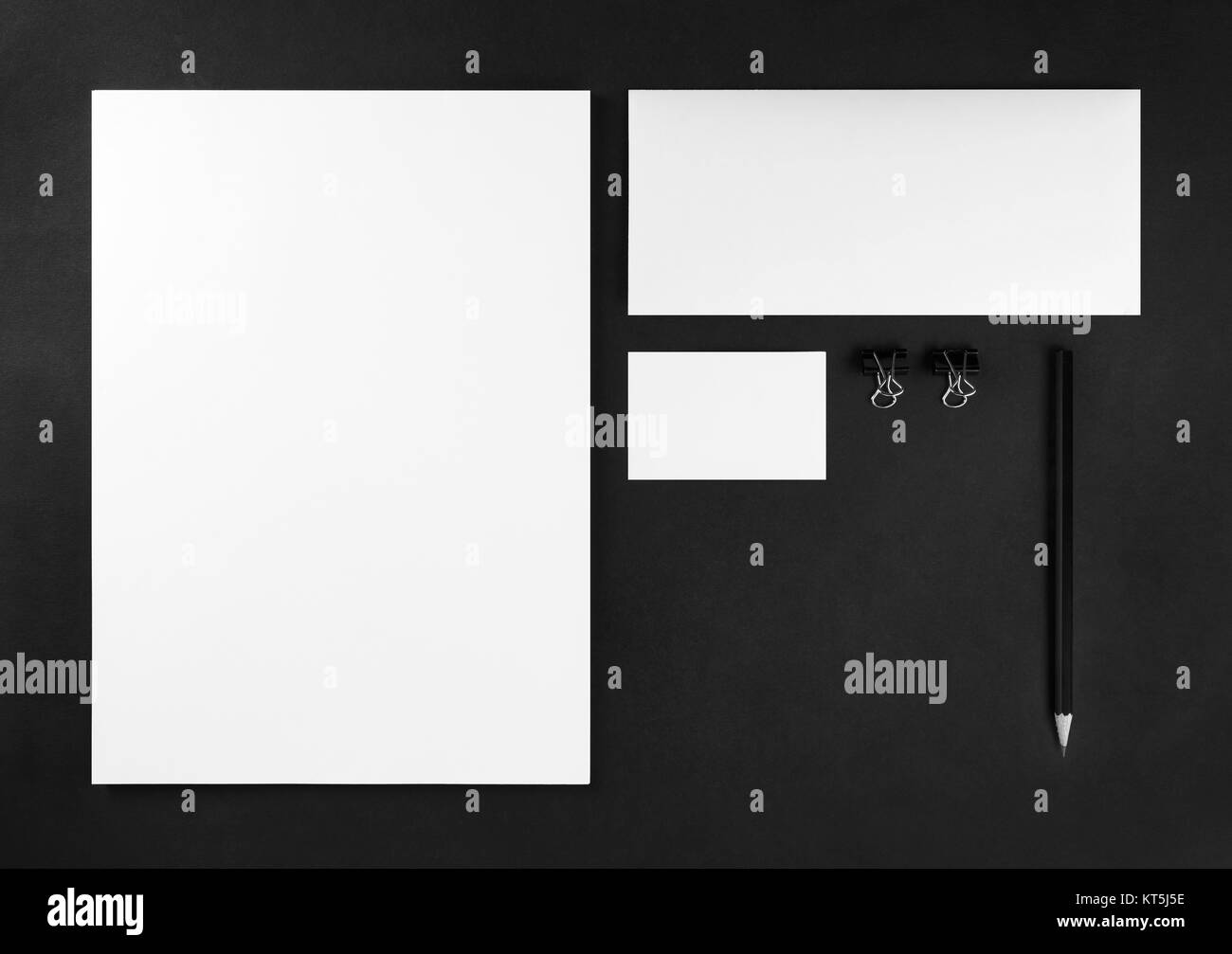 Cancelleria in bianco su nero Foto Stock